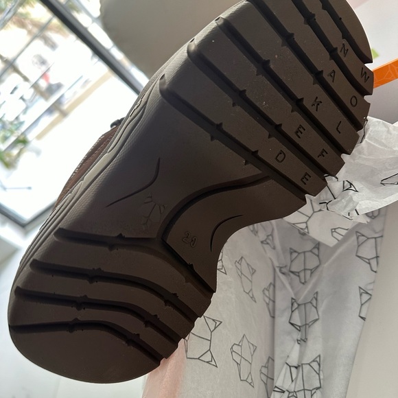 New sneakers Wolfe I bought them but the size didn't fit me. - Picture 7 of 10